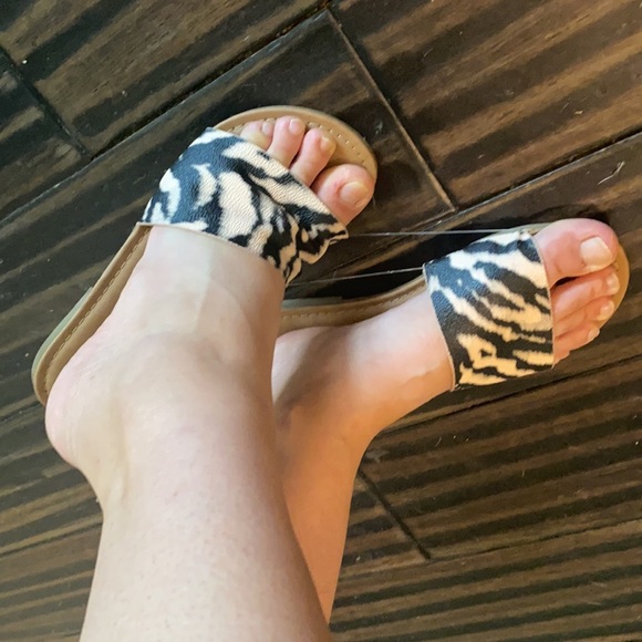 New sandal slides! 🐅 - Picture 6 of 7